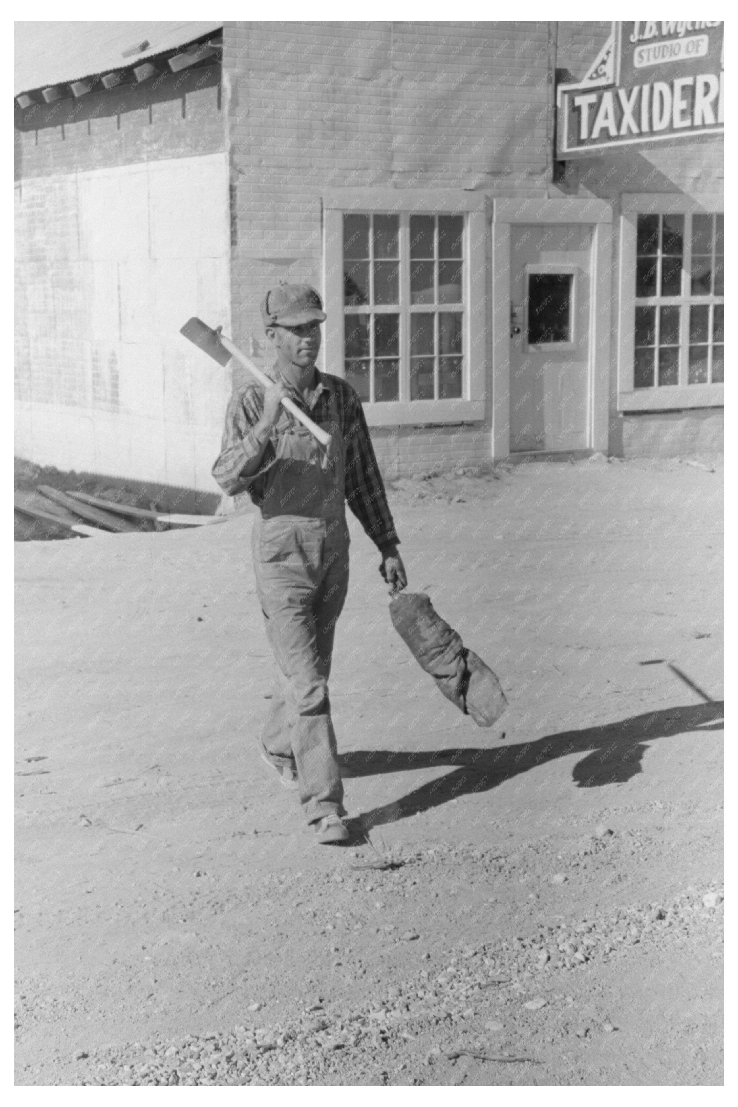 Jack Whinery and Daughter Farming Beans Pie Town 1940