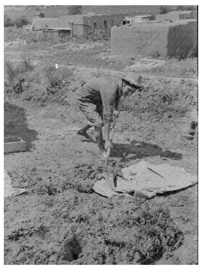 Traditional Adobe Plastering in Chamisal New Mexico 1940