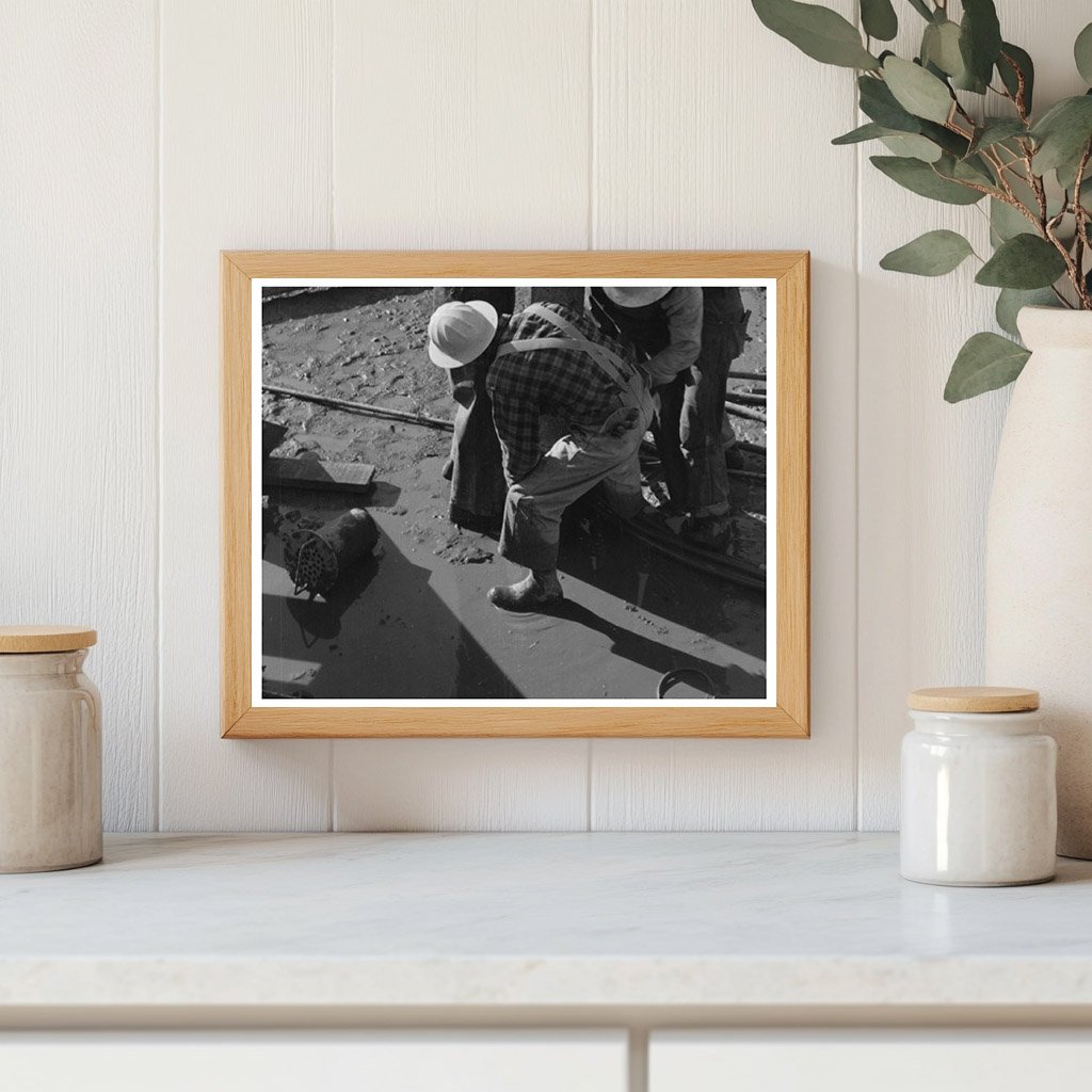 Workers Constructing Shasta Dam 1940