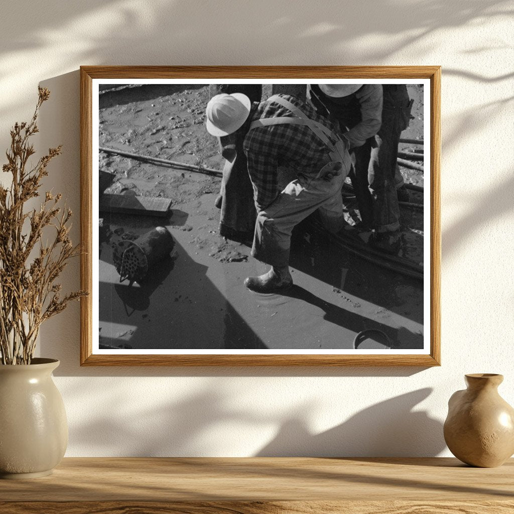 Workers Constructing Shasta Dam 1940