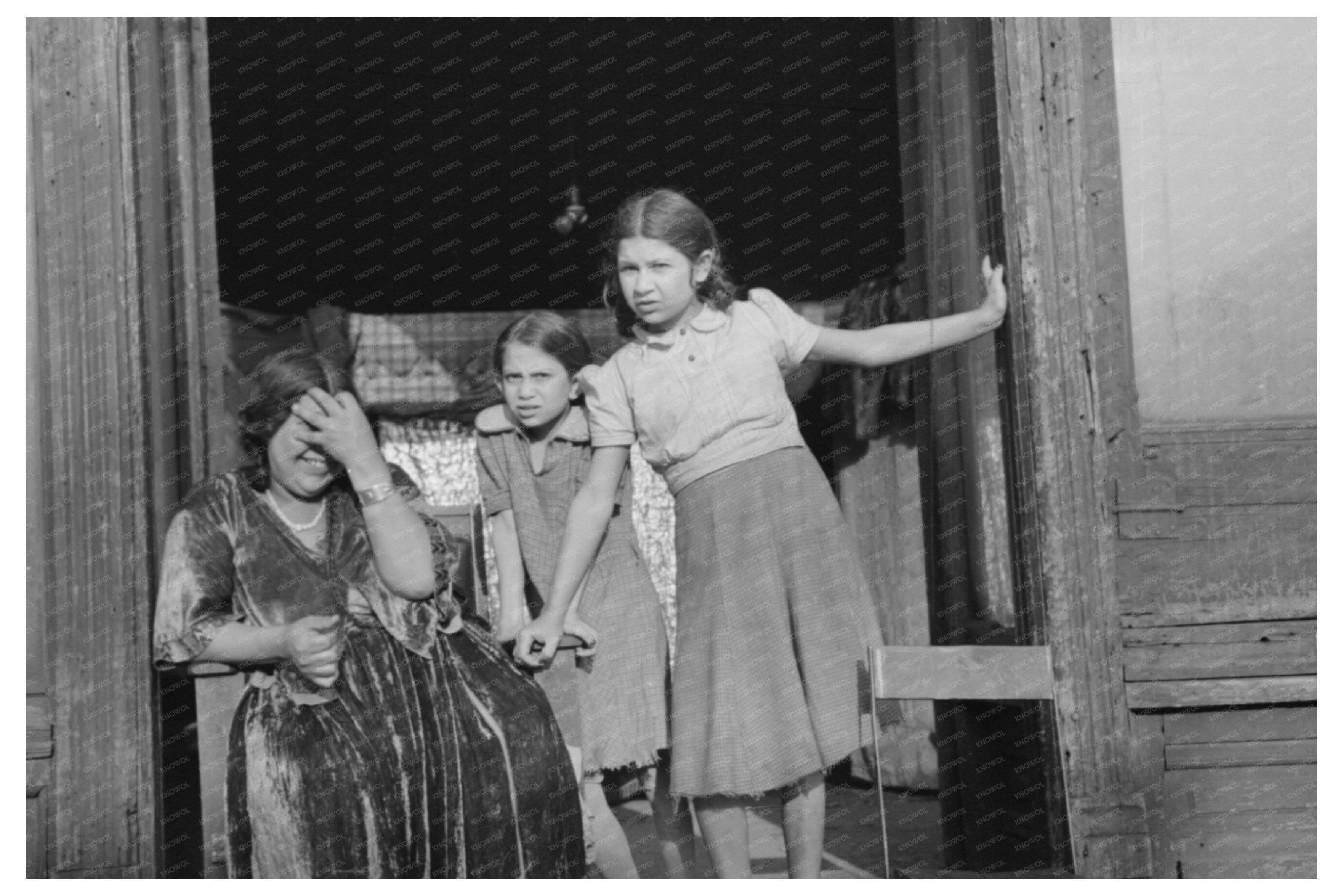 Gypsies on South Side Chicago April 1941 Vintage Photo