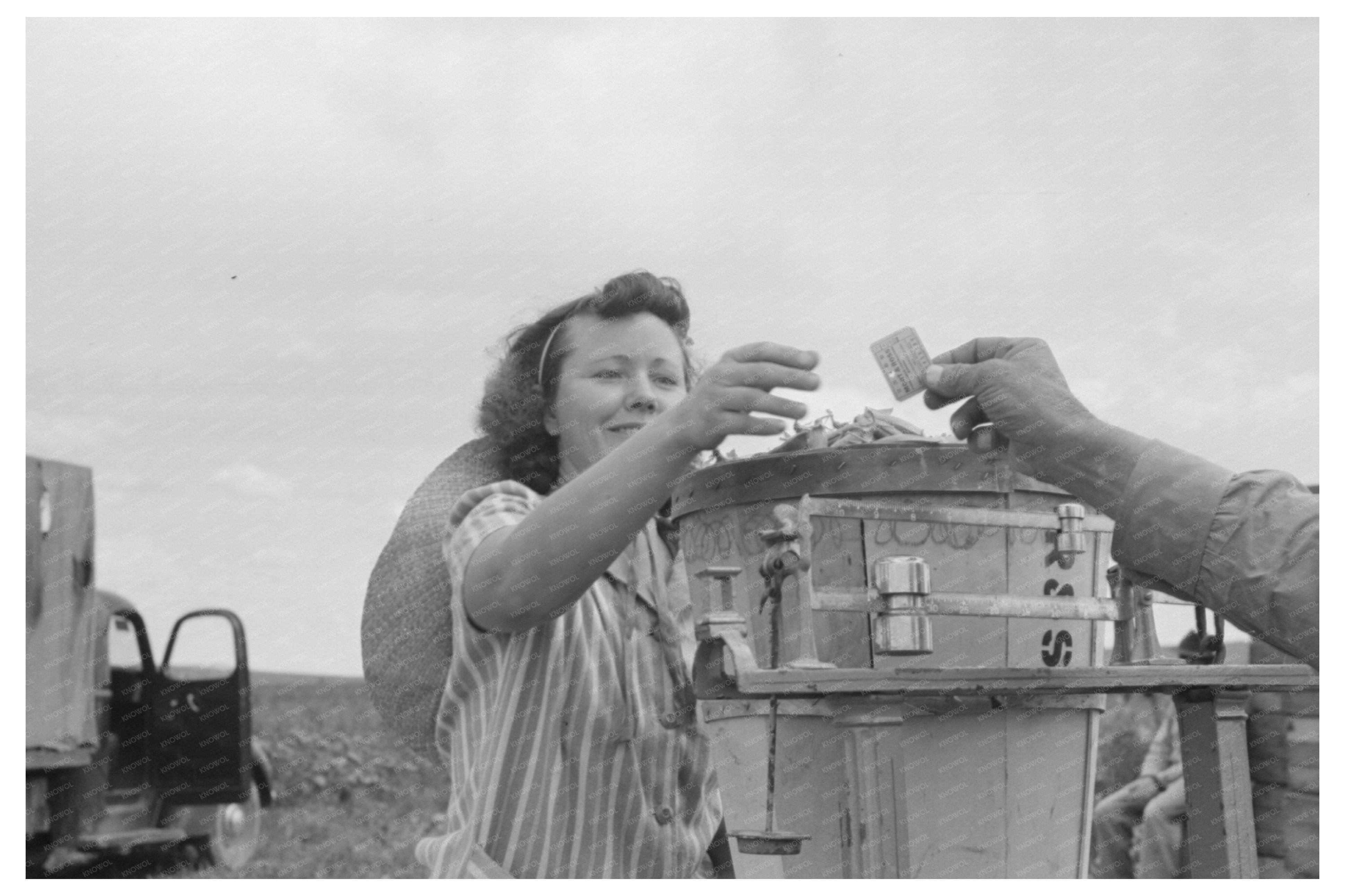 Nampa Idaho Pea Pickers Crew June 1941 Vintage Photo