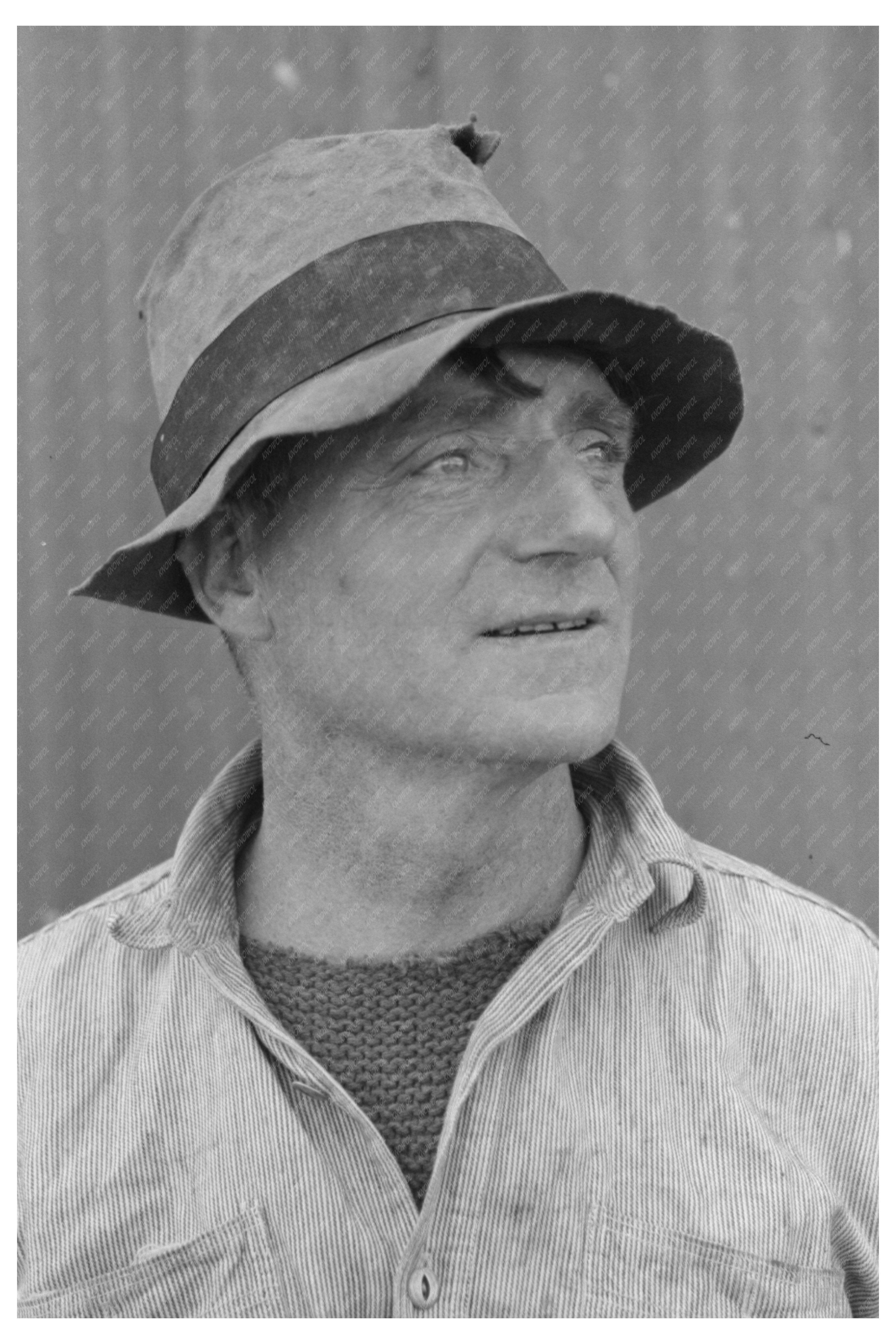 Fisherman in Astoria Oregon September 1941