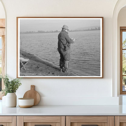 Fisherman on Columbia River Cowlitz County 1941