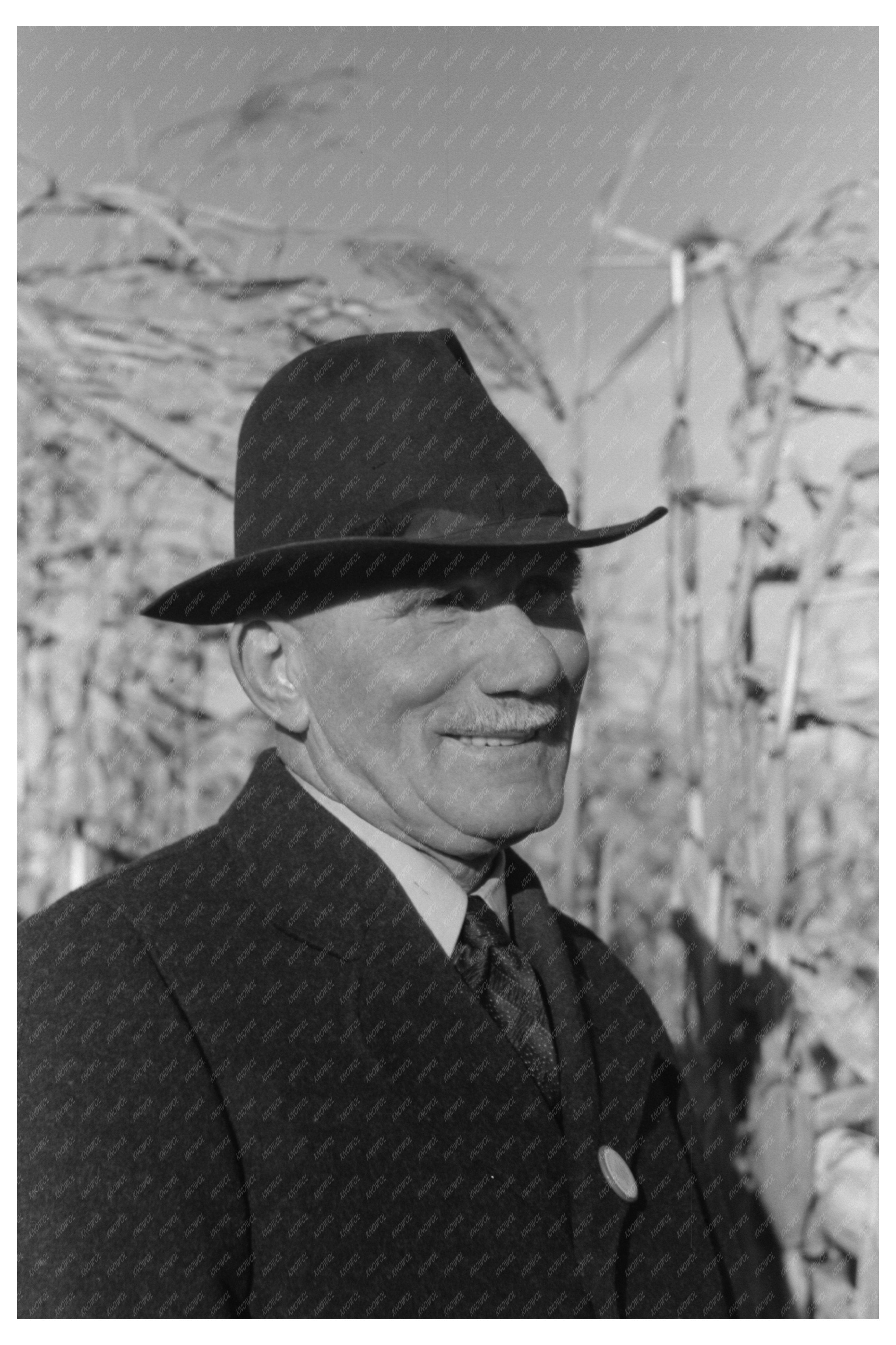 Judge at Cornhusking Contest Ontario Oregon November 1941