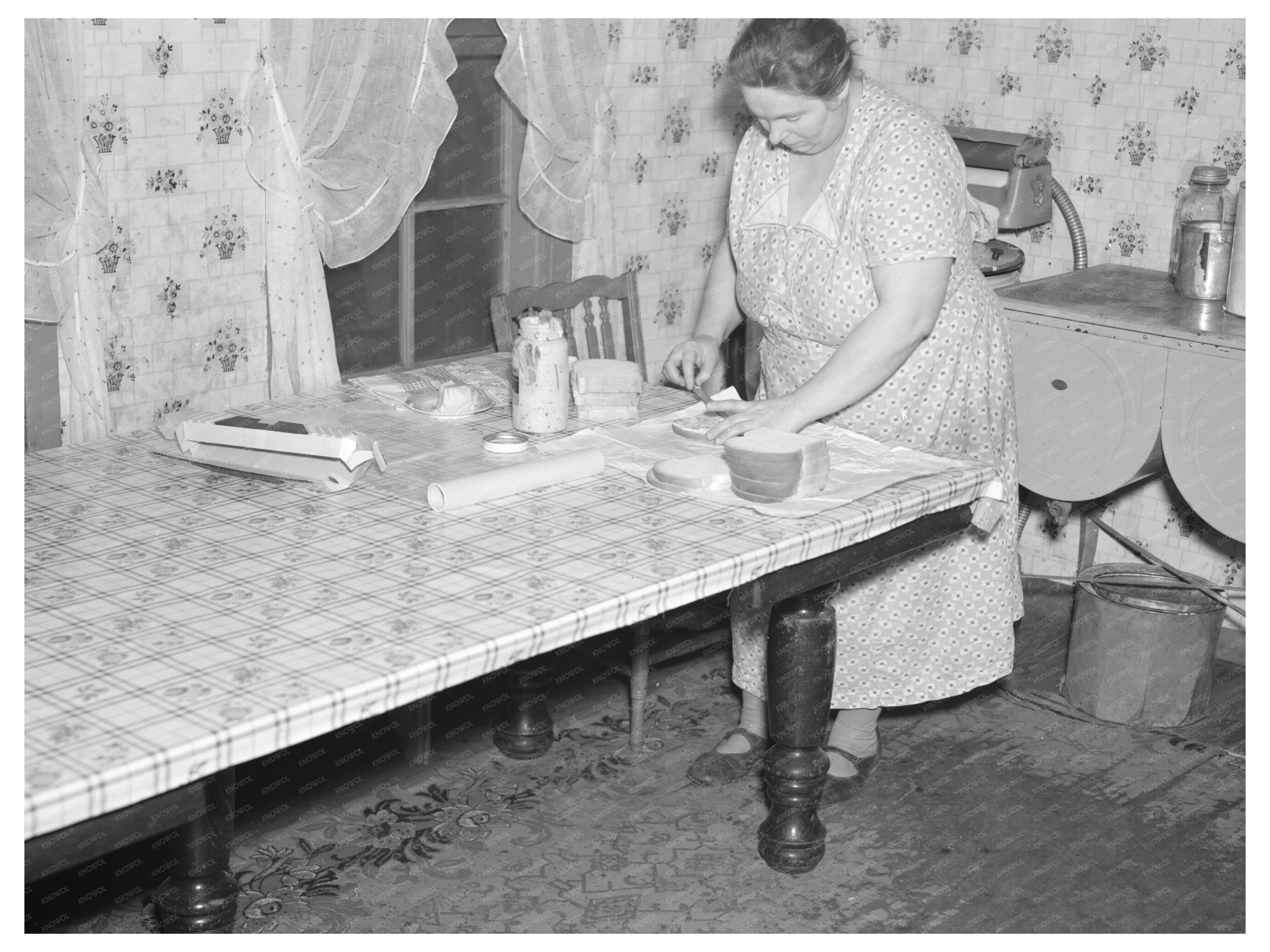 Mrs. Tip Estes Prepares Lunches for Children 1937
