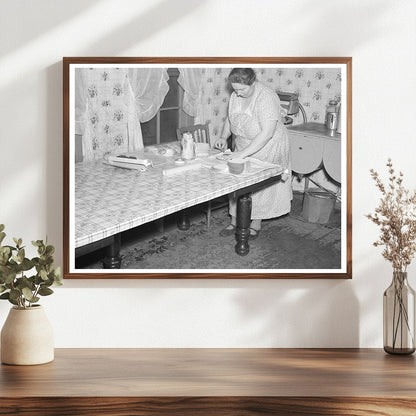 Mrs. Tip Estes Prepares Lunches for Children 1937