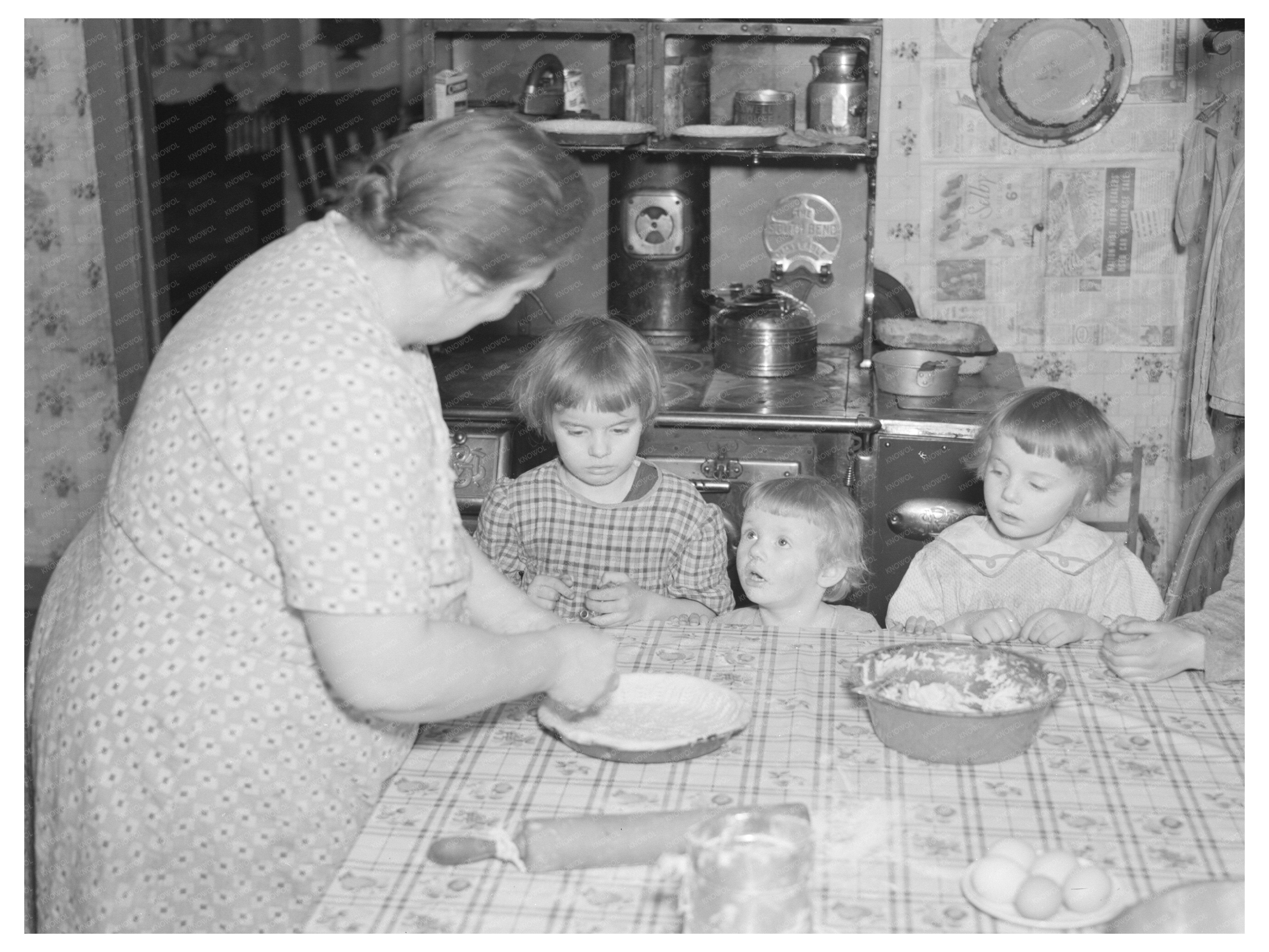 Tip Estes Children Watch Pie Preparation March 1937