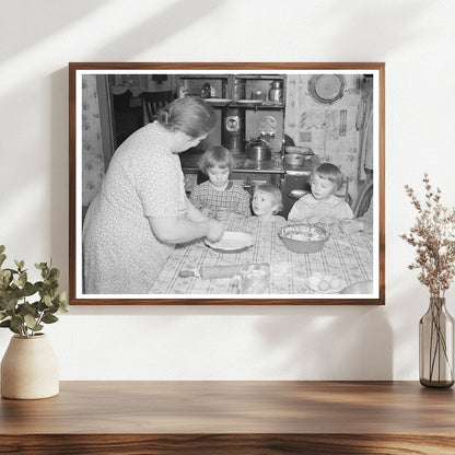 Tip Estes Children Watch Pie Preparation March 1937