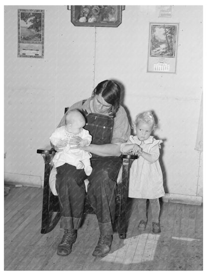 Mrs. Charles Swanson and Children on Minnesota Farm 1937