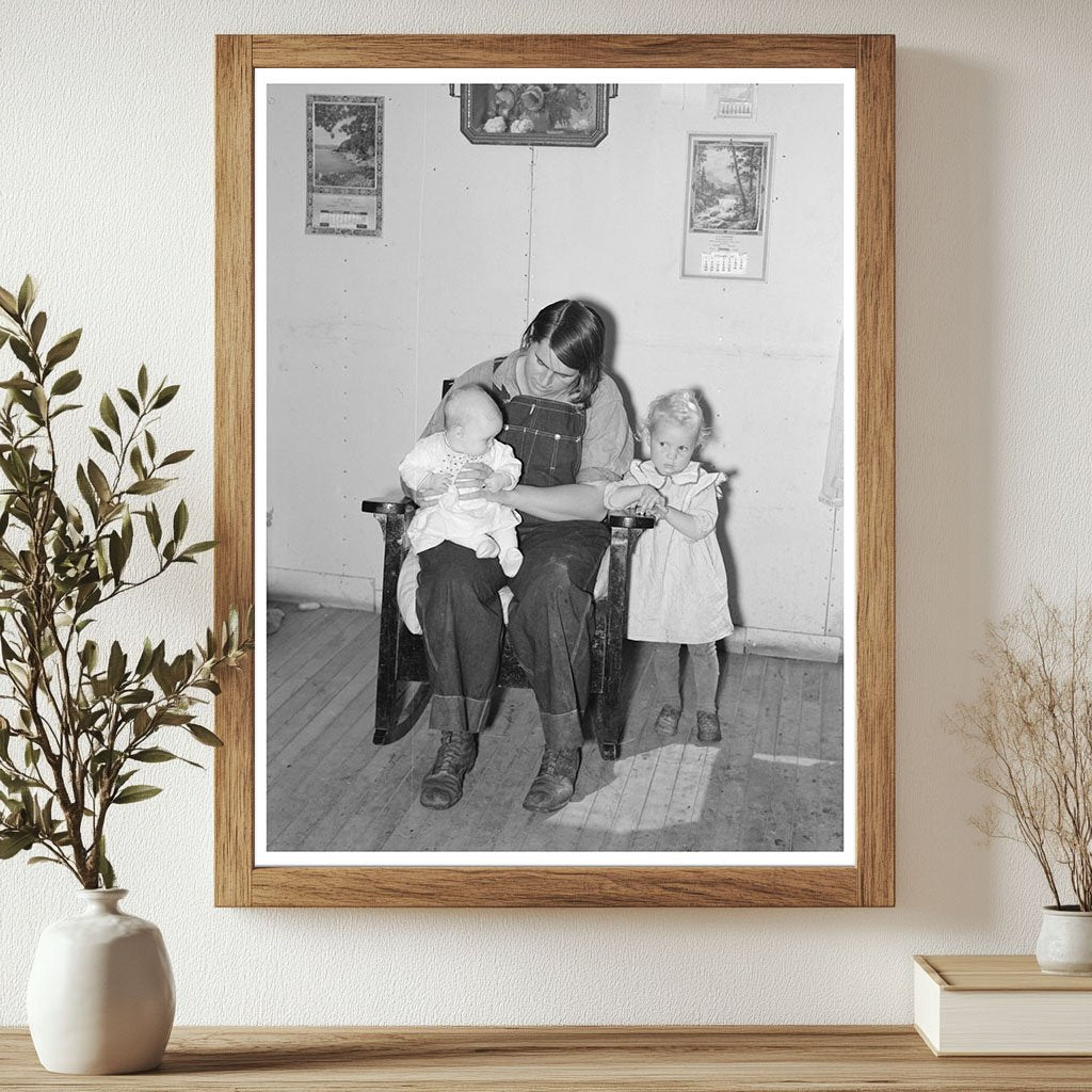 Mrs. Charles Swanson and Children on Minnesota Farm 1937