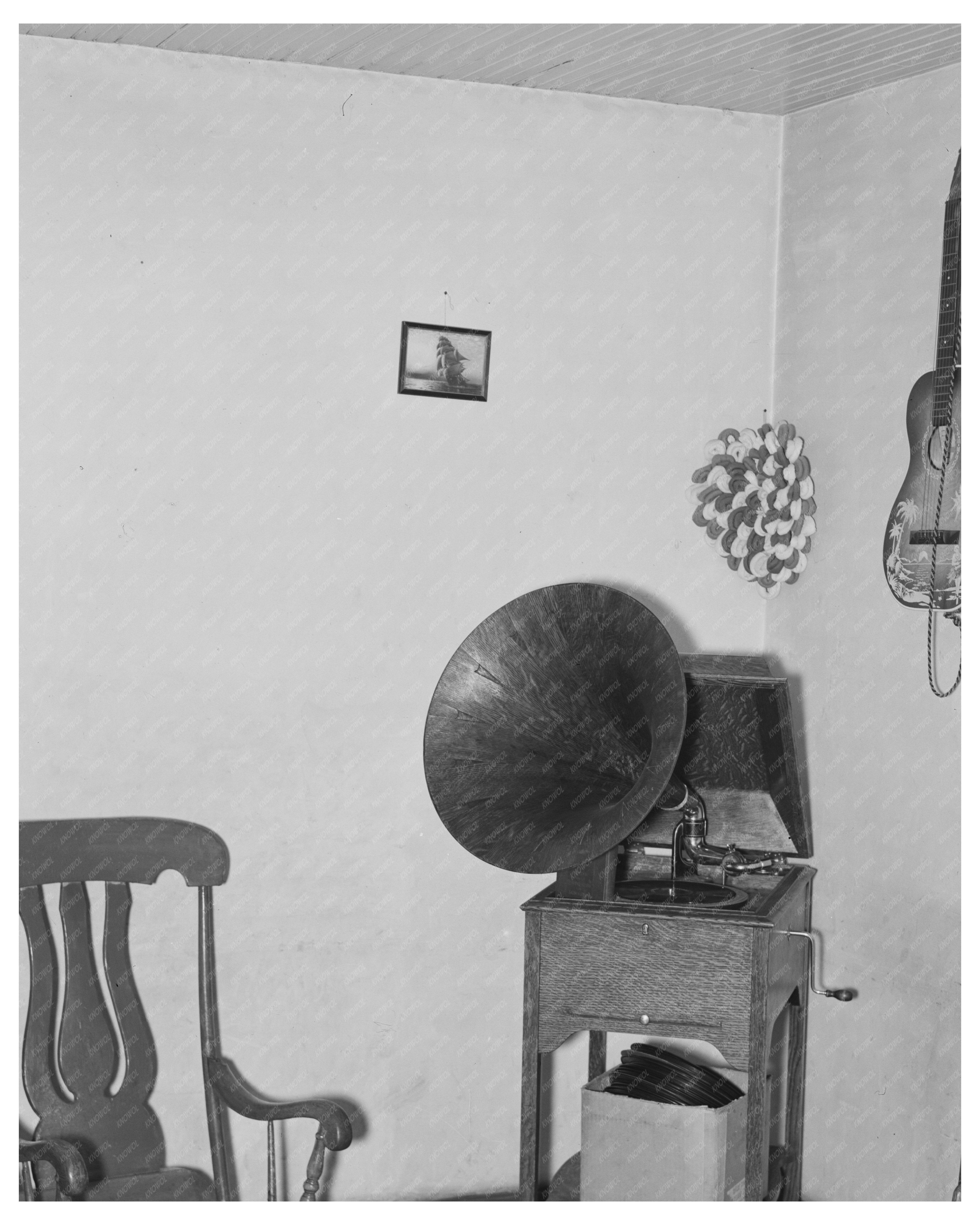 Vintage Living Room in Magney Mongers Farmhouse 1937