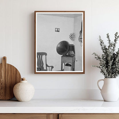 Vintage Living Room in Magney Mongers Farmhouse 1937