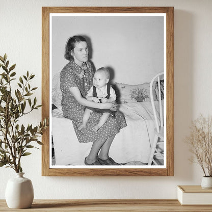 Mrs. Shotbang and Baby in North Dakota 1937