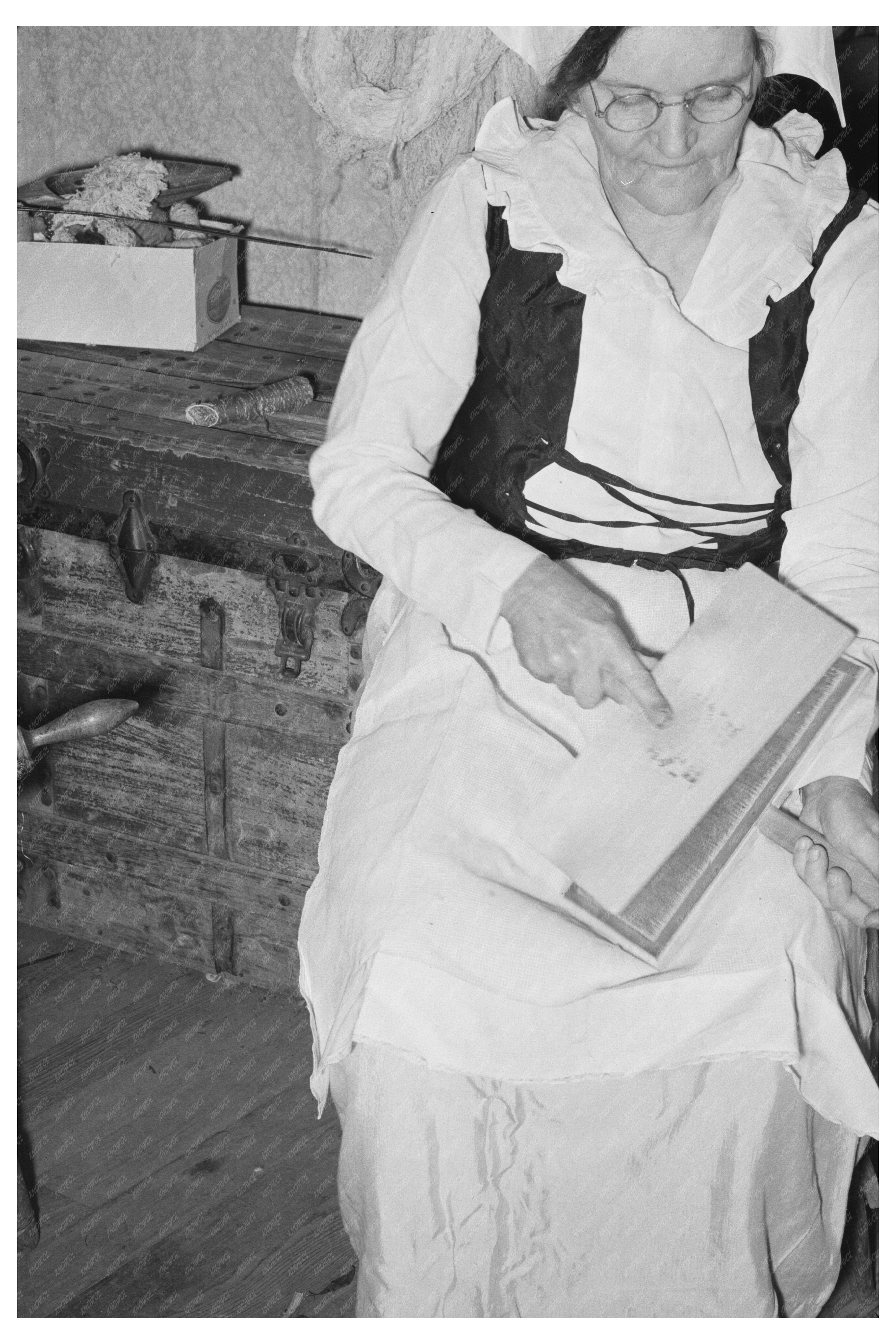 Madame Dronet Carding Cotton Erath Louisiana 1938