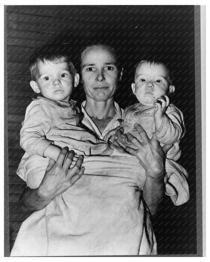 Mrs. Scarbrough with Children Laurel Mississippi January 1939