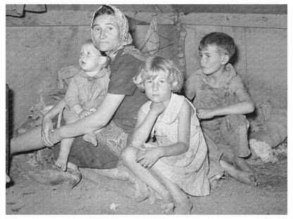 Migrant Mother and Children in Weslaco Texas 1939