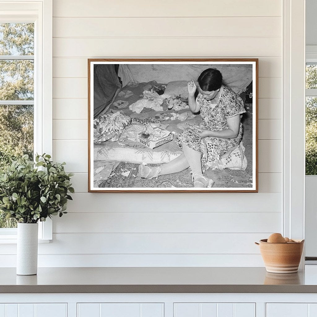 Migrant Mother Piecing Quilt in Harlingen Texas 1939