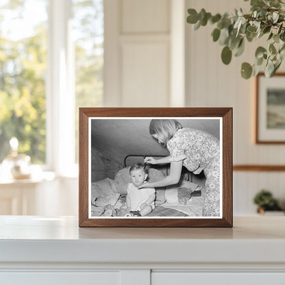 Migrant Mother and Child in Harlingen Texas 1939