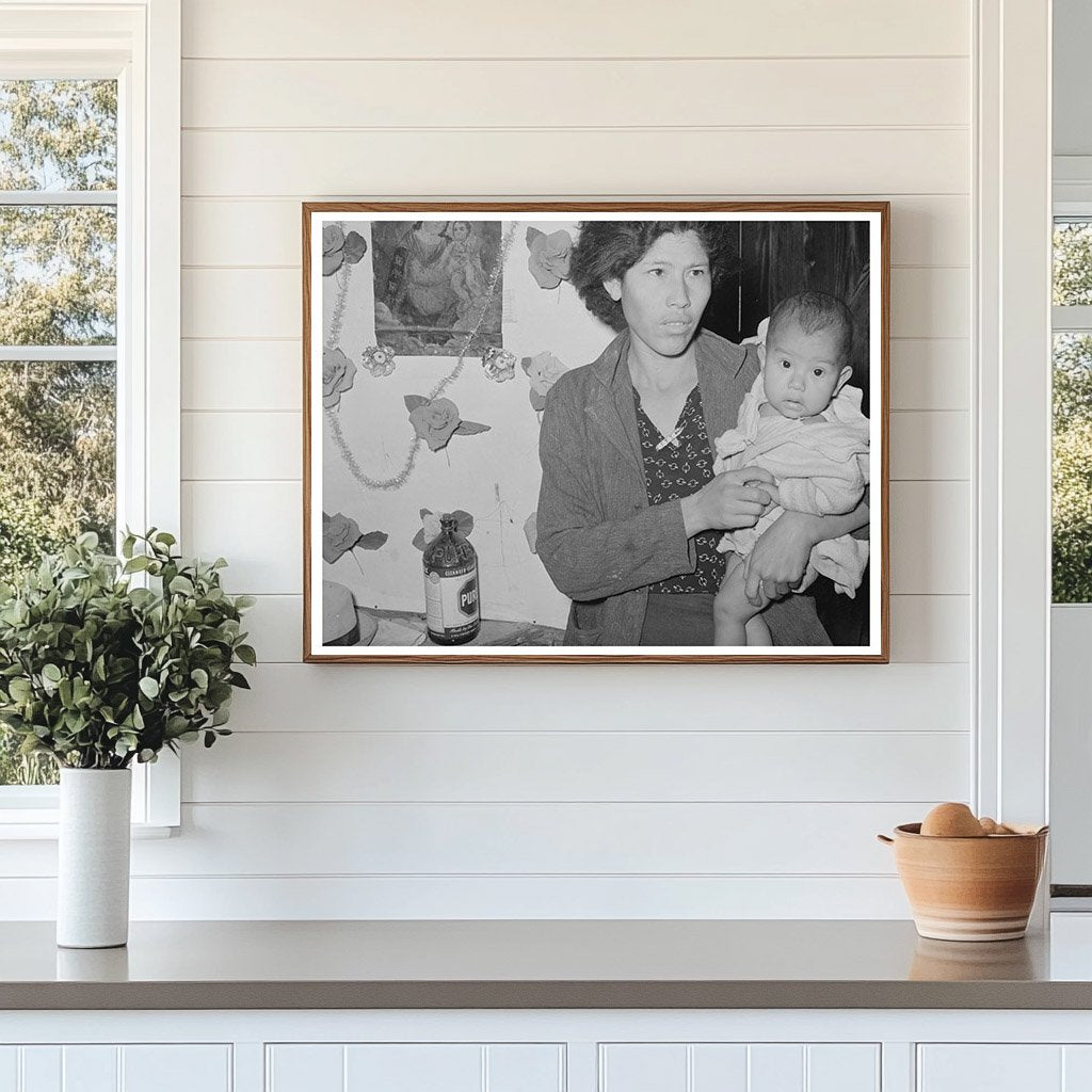 Mexican Mother and Child Crystal City Texas 1939