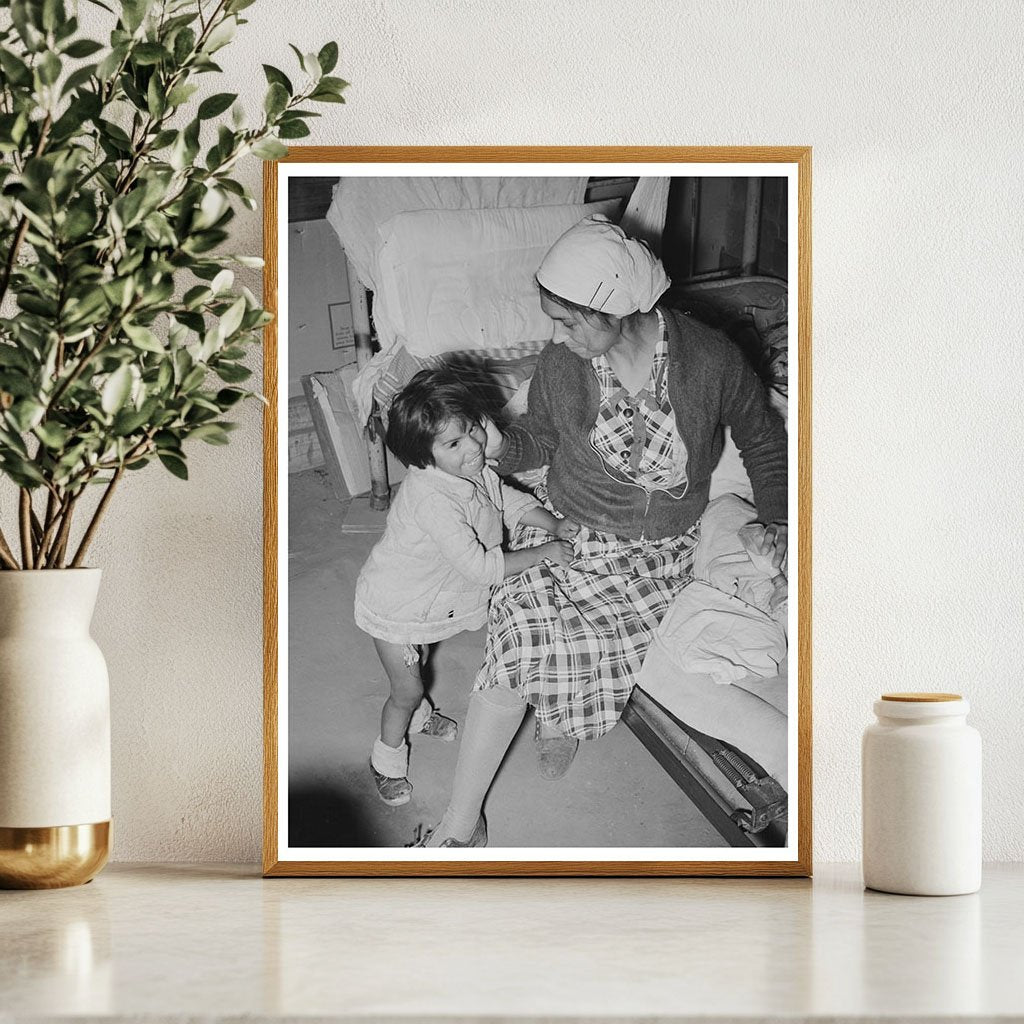 Mexican Woman and Child in Crystal City Texas 1939