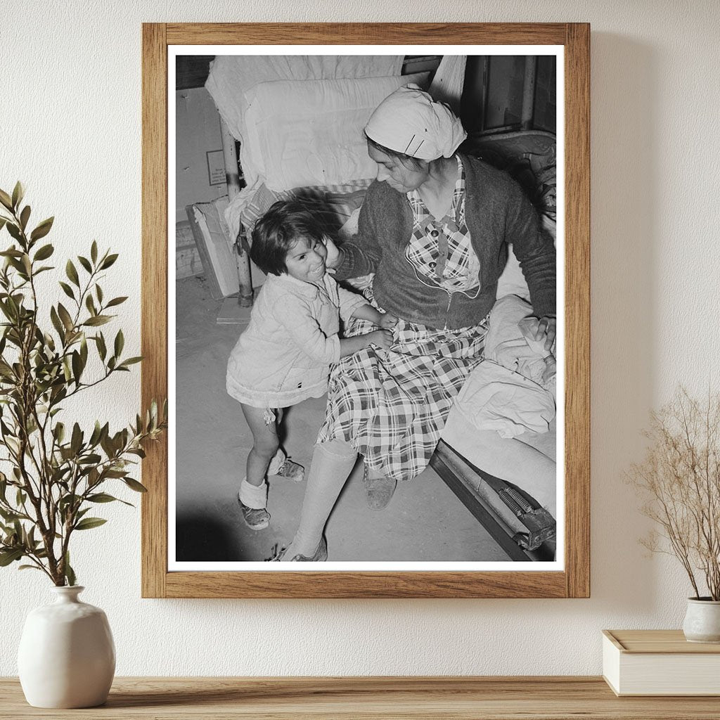 Mexican Woman and Child in Crystal City Texas 1939