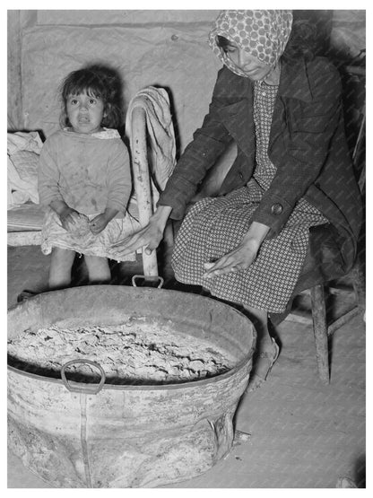 Mexican Mother and Child in Crystal City Texas 1939