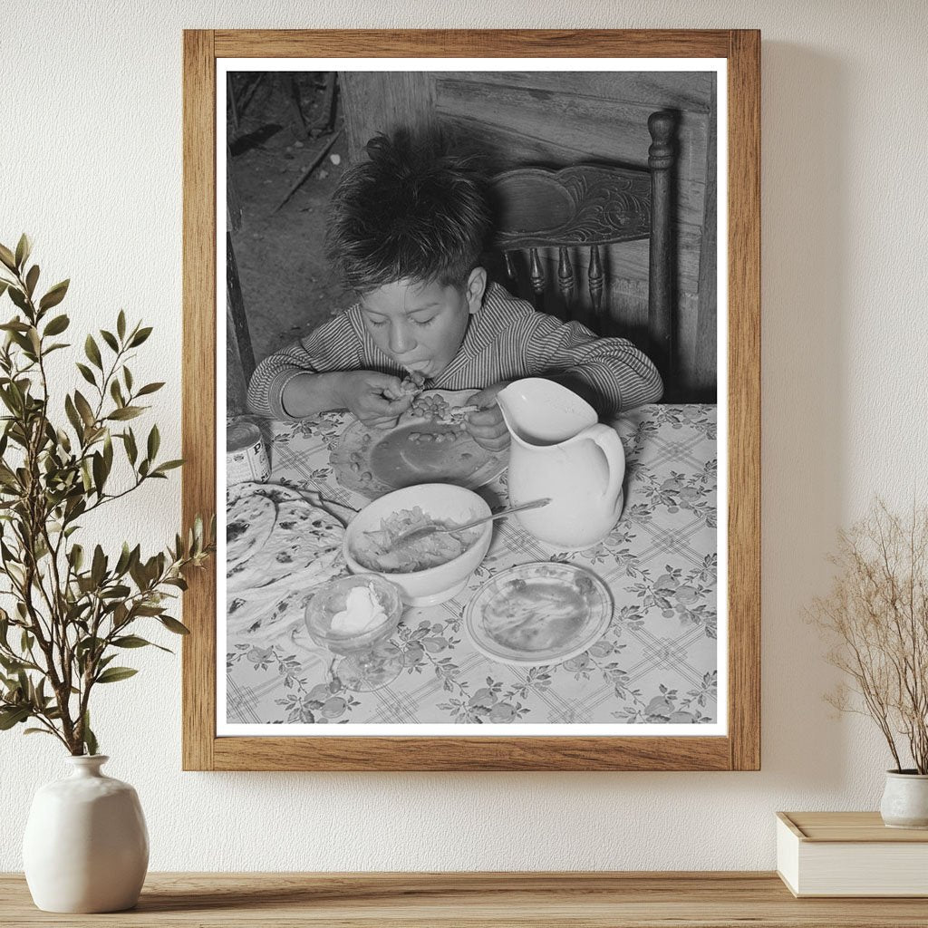 Mexican boy eating lunch in San Antonio 1939