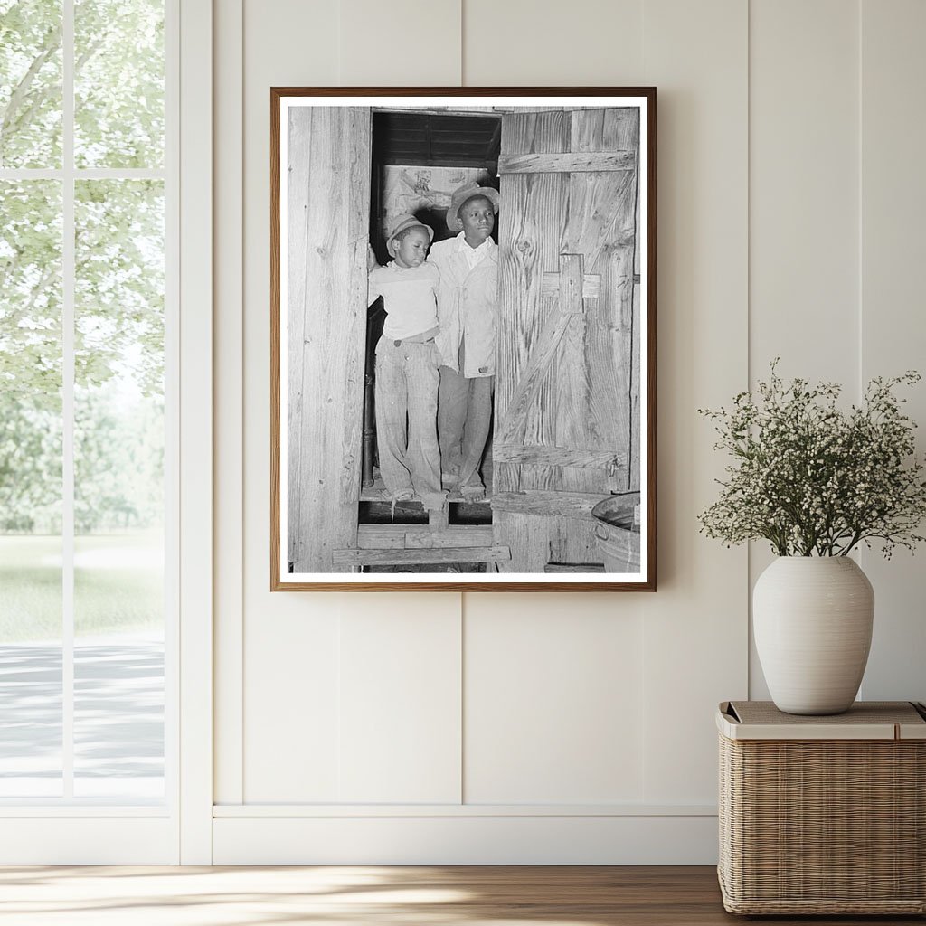 Strawberry Pickers in Doorway Louisiana April 1939