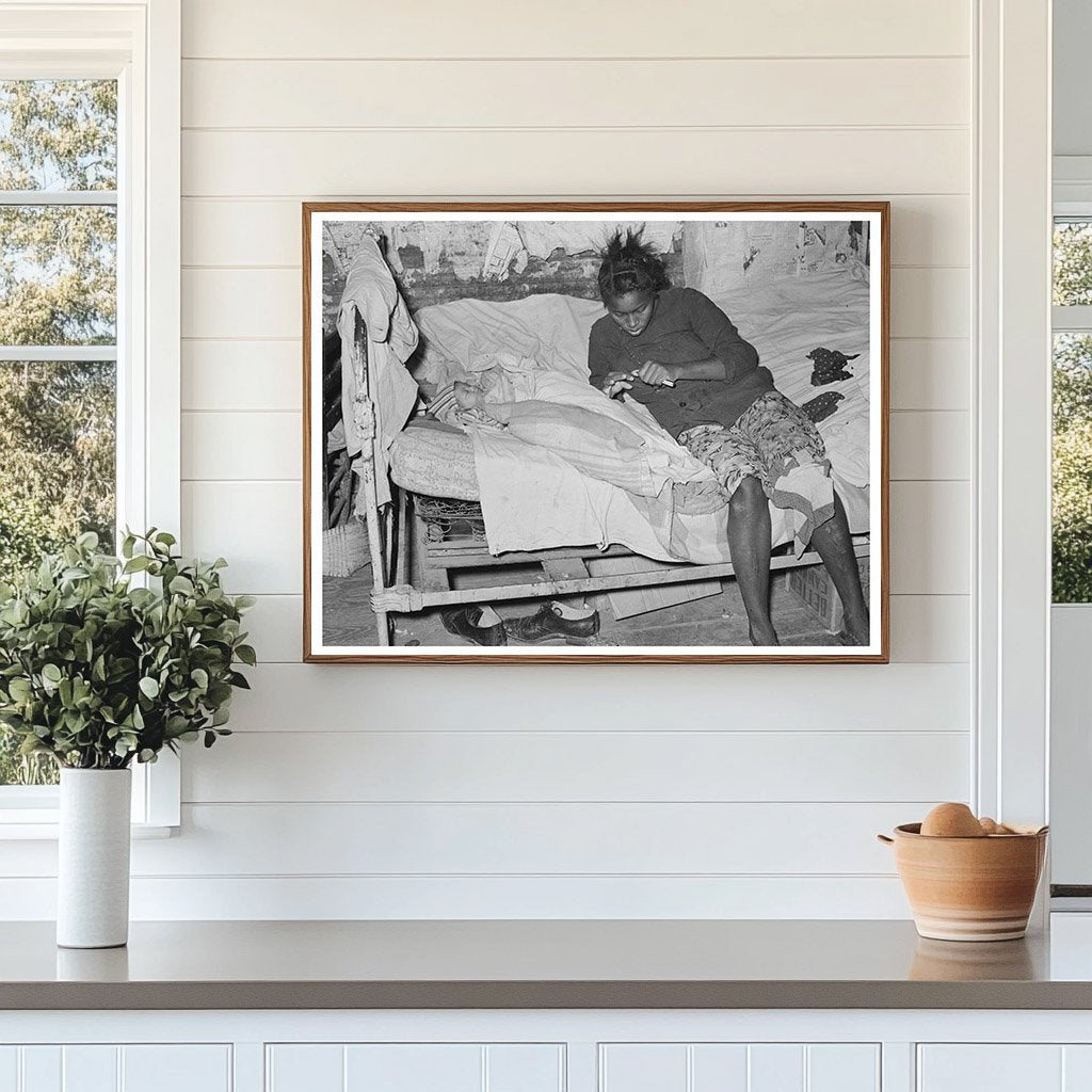 Mother and Child in Cabin Jefferson Texas April 1939