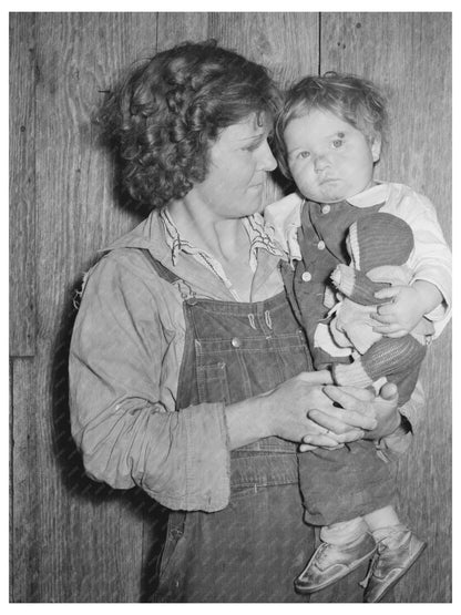 Migratory Berry Picker with Child Ponchatoula 1939