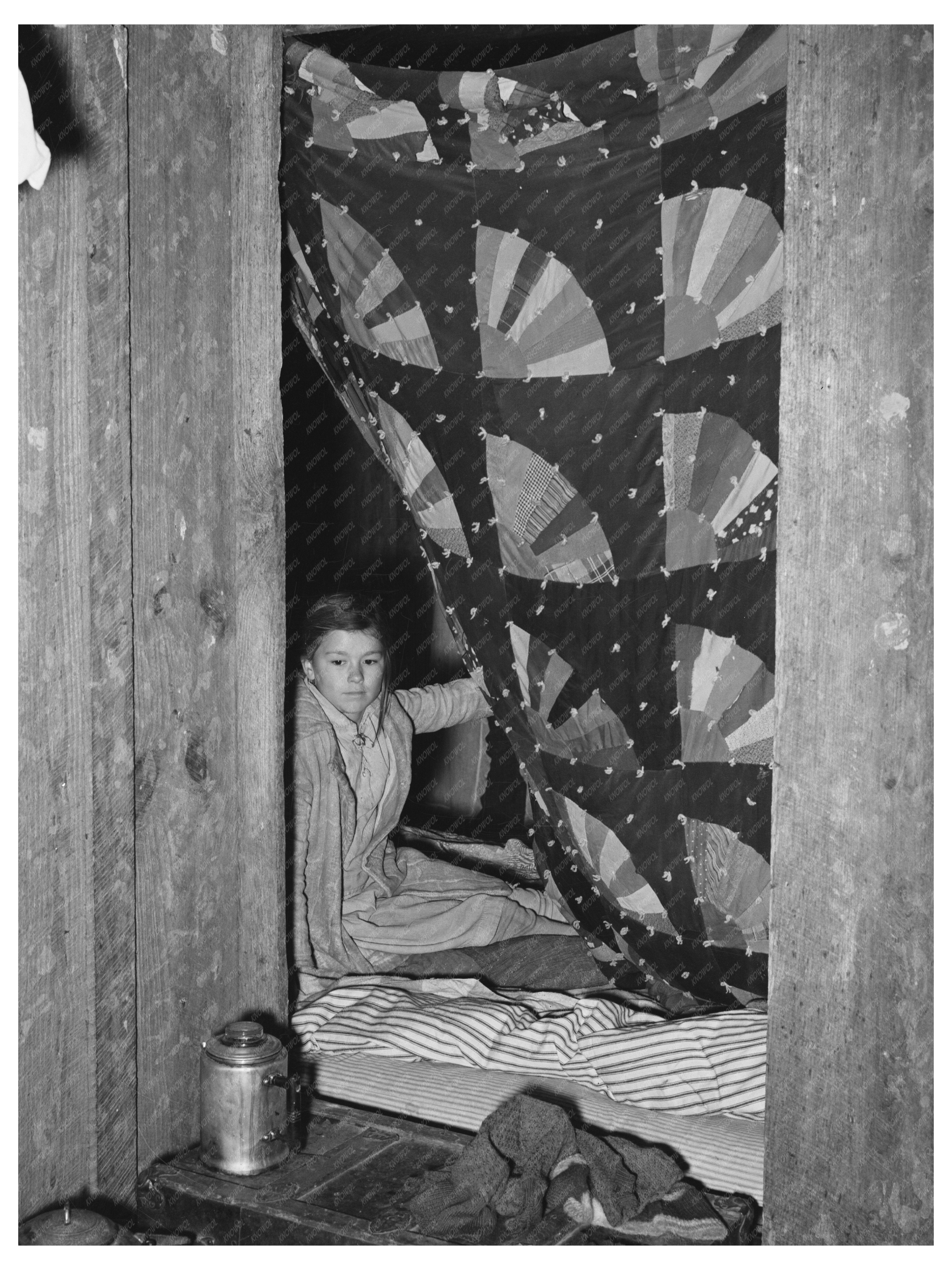 Quilt Divides Living Spaces of Migrant Families 1939