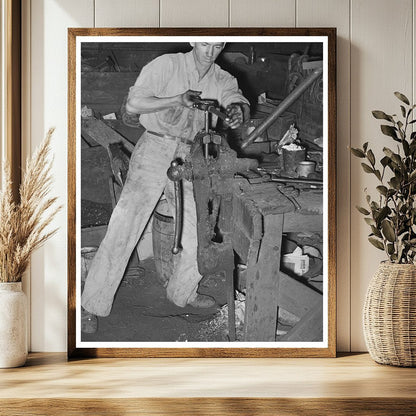 Blacksmith Threading Pipe in San Augustine Texas 1939
