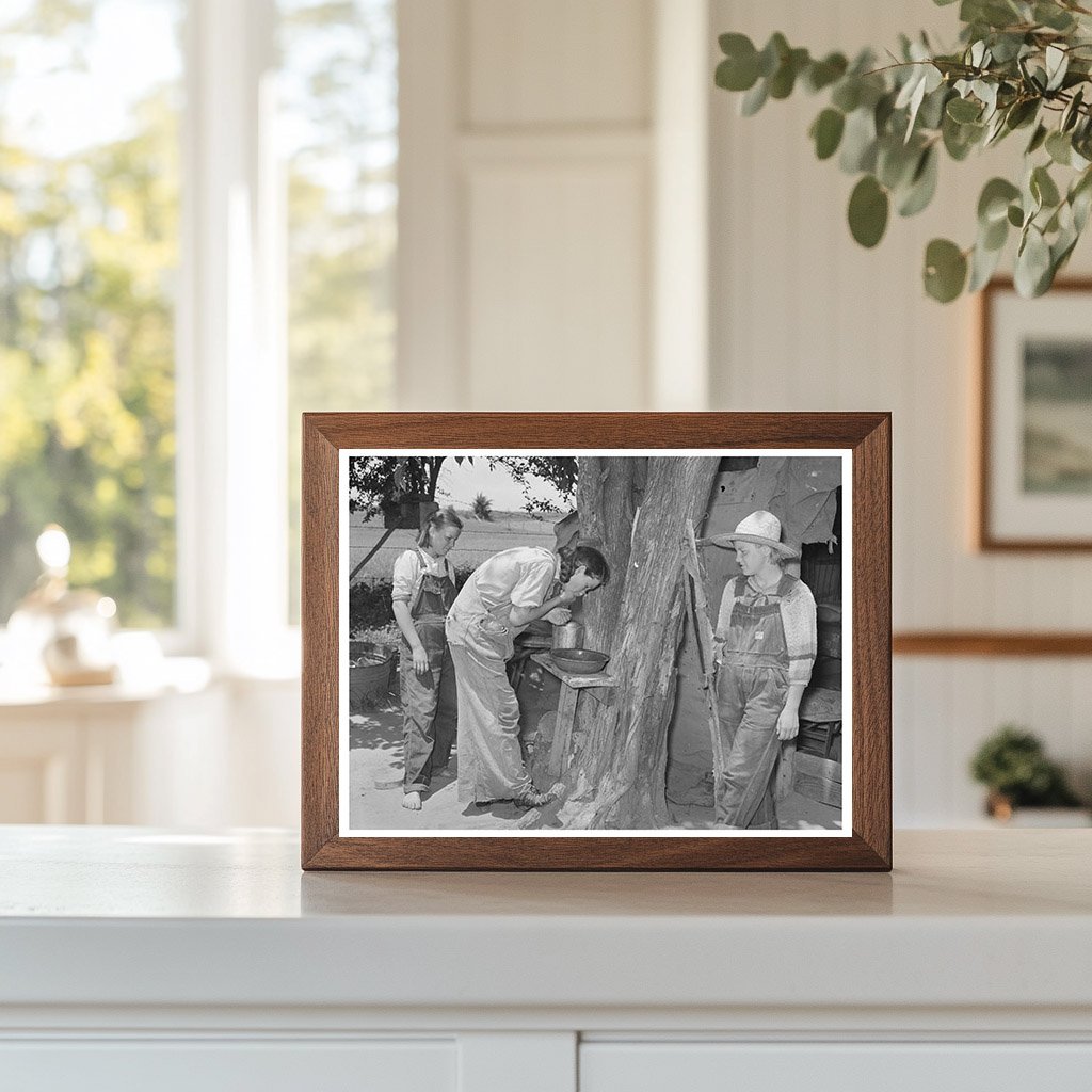 Migrant Workers Washing Up for Dinner Oklahoma June 1939