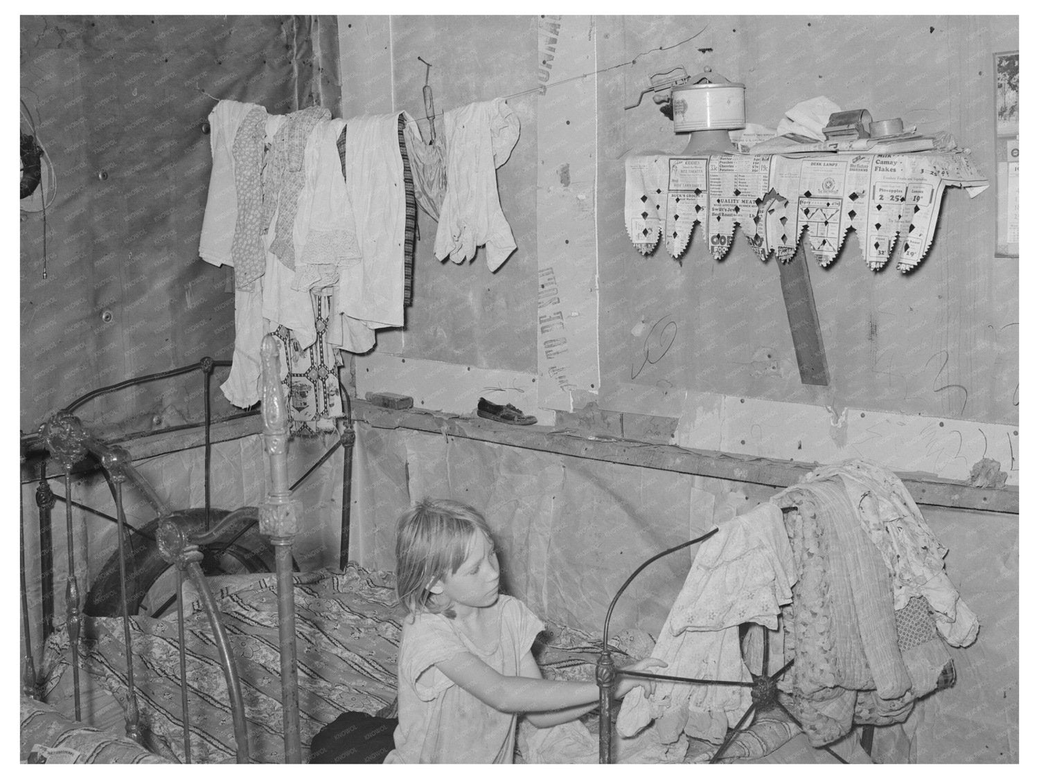 Vintage 1939 Tullahassee Bedroom Living Room Interior