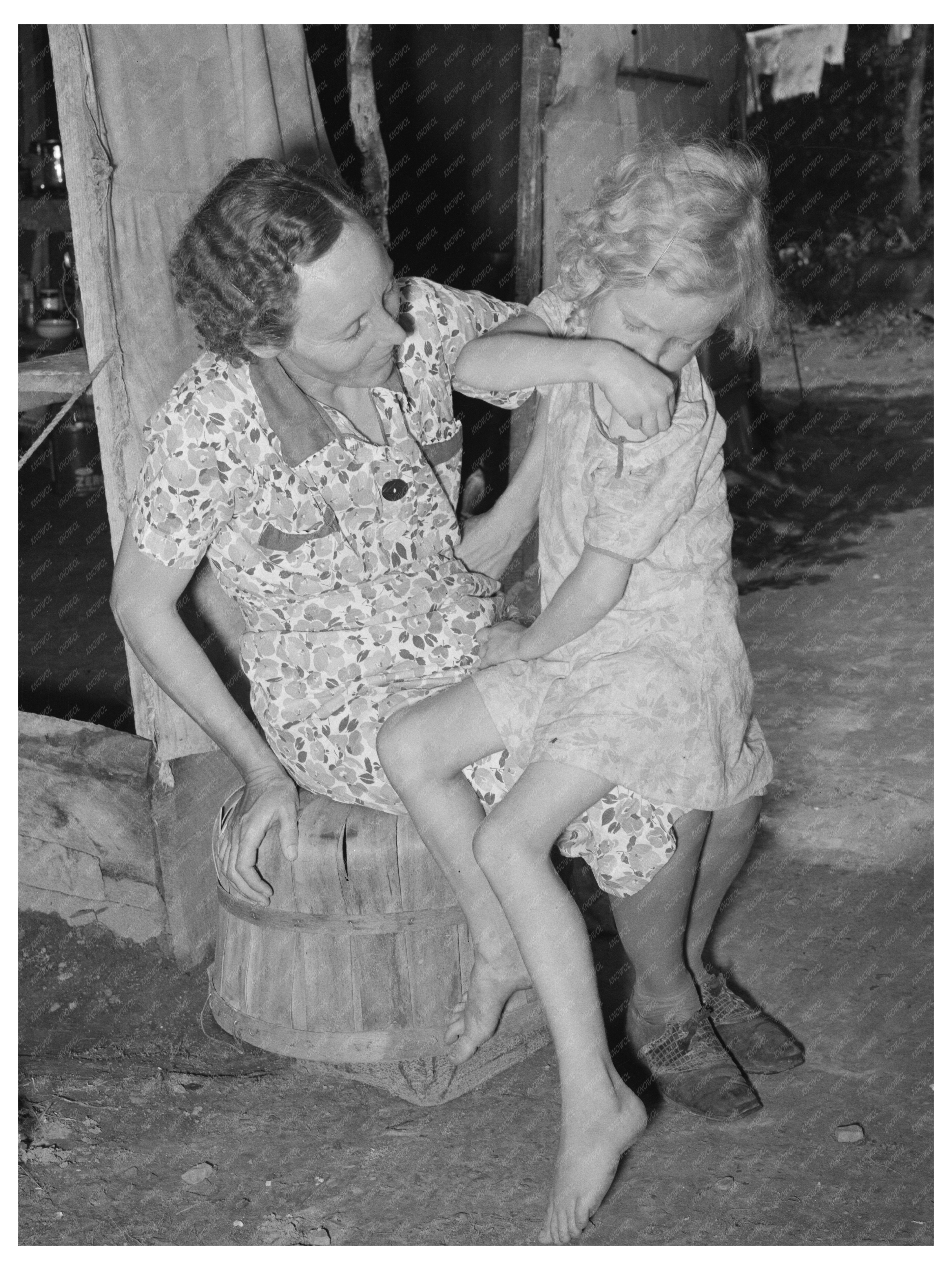 Mother and Child of Agricultural Laborers Oklahoma 1939