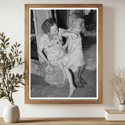 Mother and Child of Agricultural Laborers Oklahoma 1939