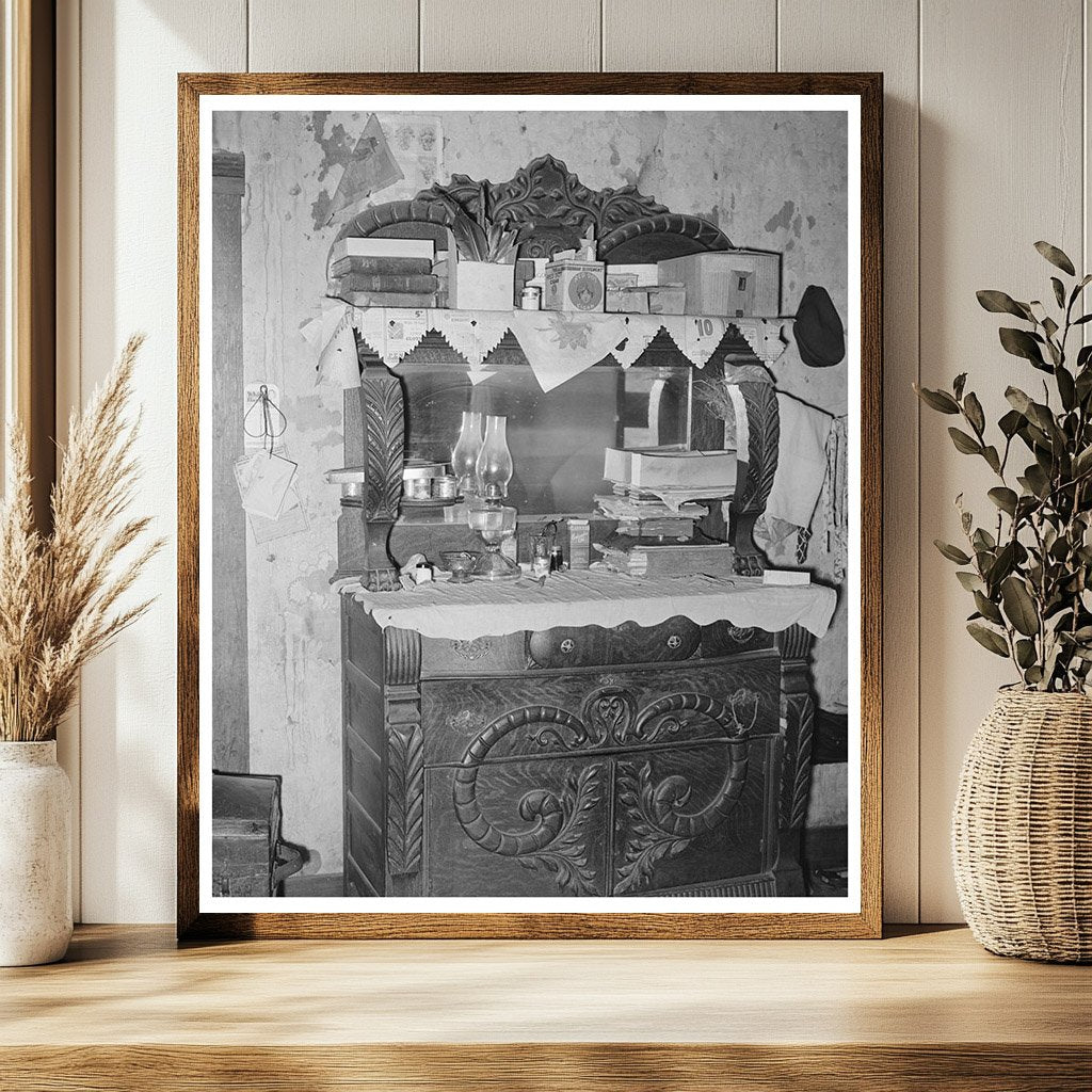 Dresser in Agricultural Laborers Home Muskogee County 1939