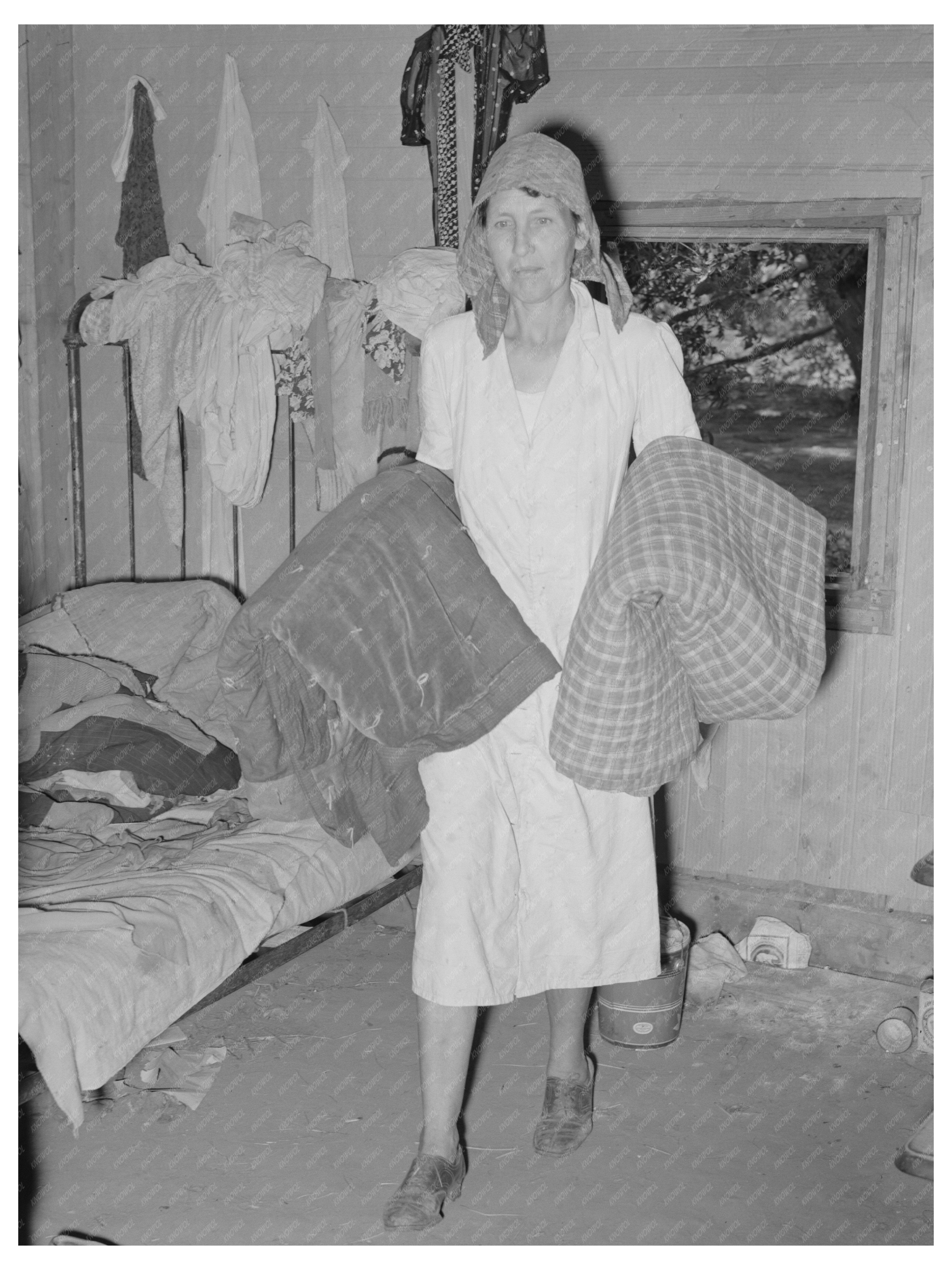 Mrs. Elmer Thomas Prepares for Migration to California 1939