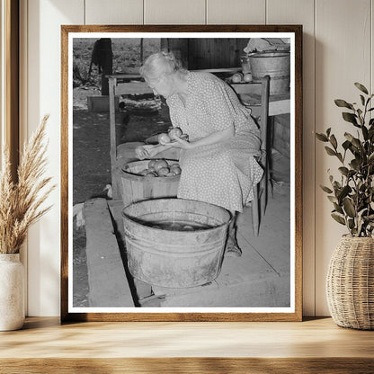 Tenant Farmers Wife Sorting Tomatoes Muskogee 1939