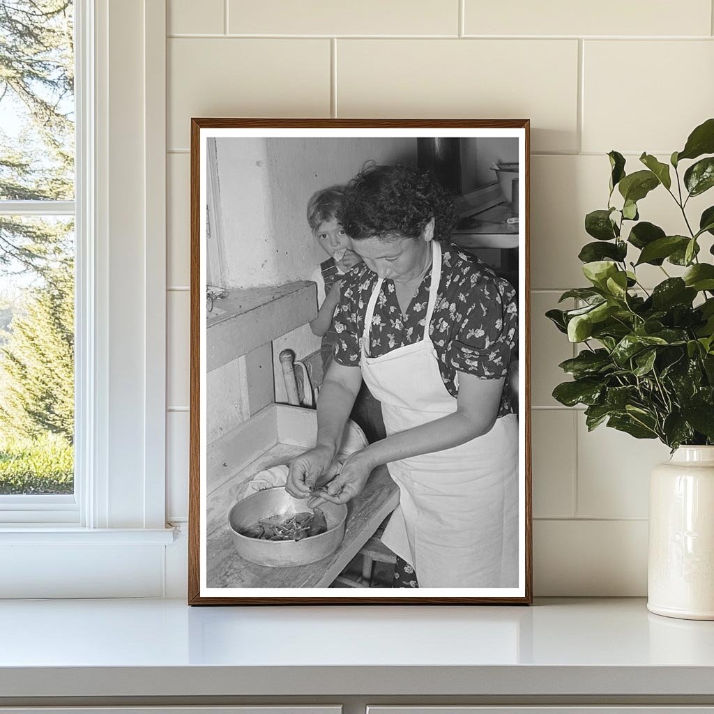 Ofelia Sandoval Peeling Peppers Taos New Mexico 1939