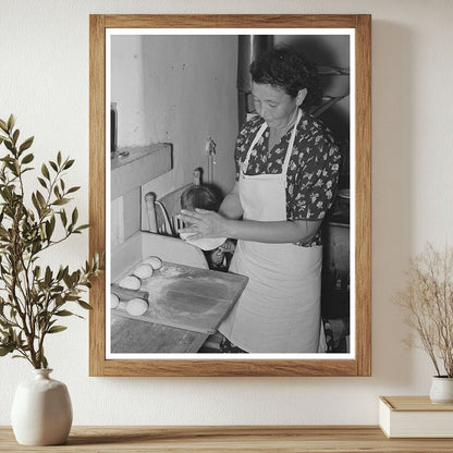 Ofelia Sandoval Shaping Tortillas Taos New Mexico 1939