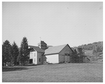 Vintage Barn along U.S. Route 7 Arlington Vermont 1939