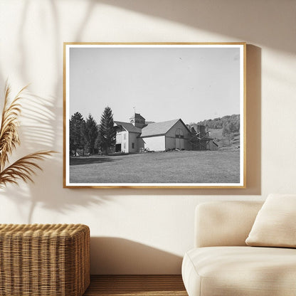 Vintage Barn along U.S. Route 7 Arlington Vermont 1939