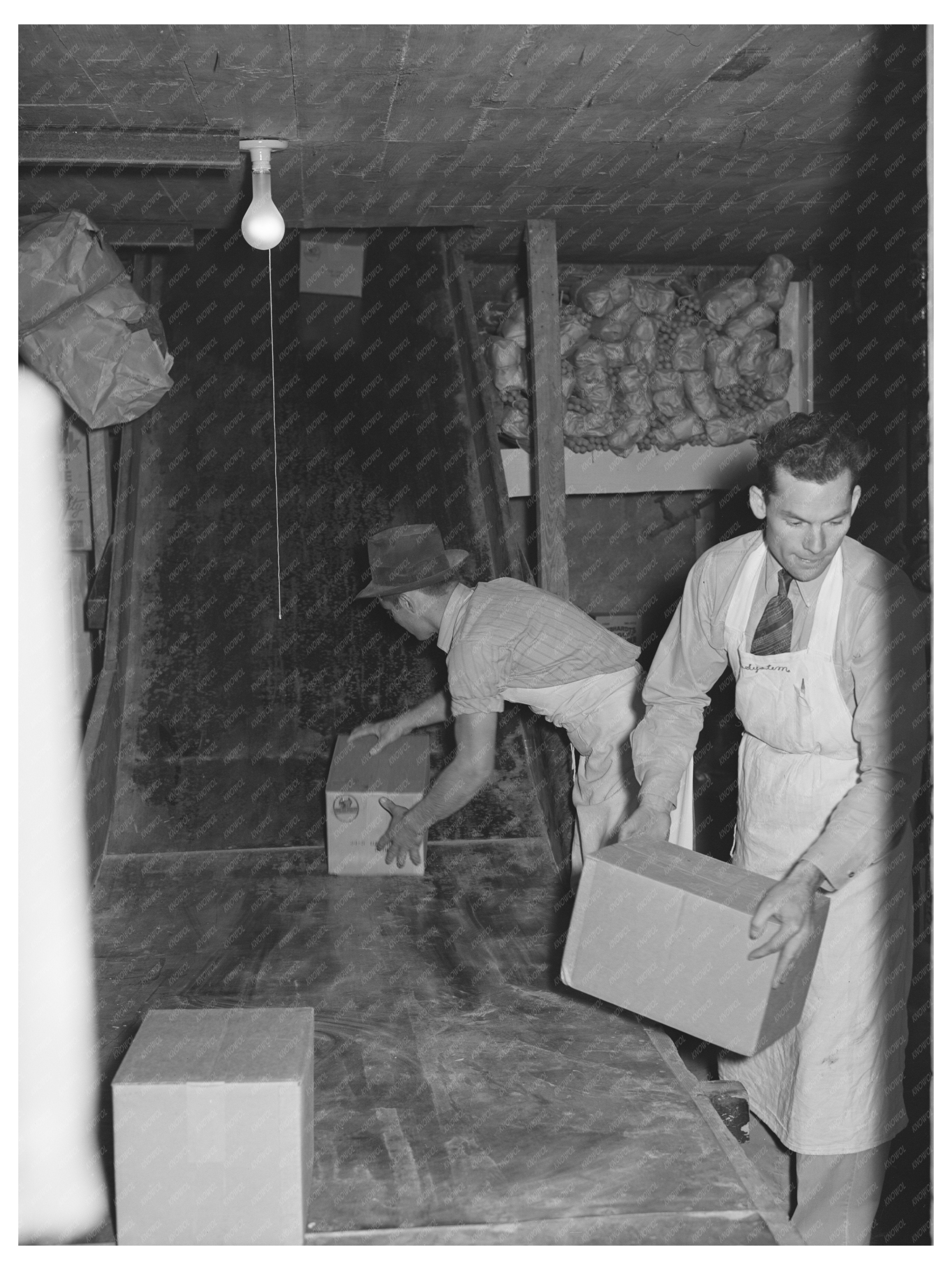 Workers Handling Grocery Cartons in San Angelo 1939