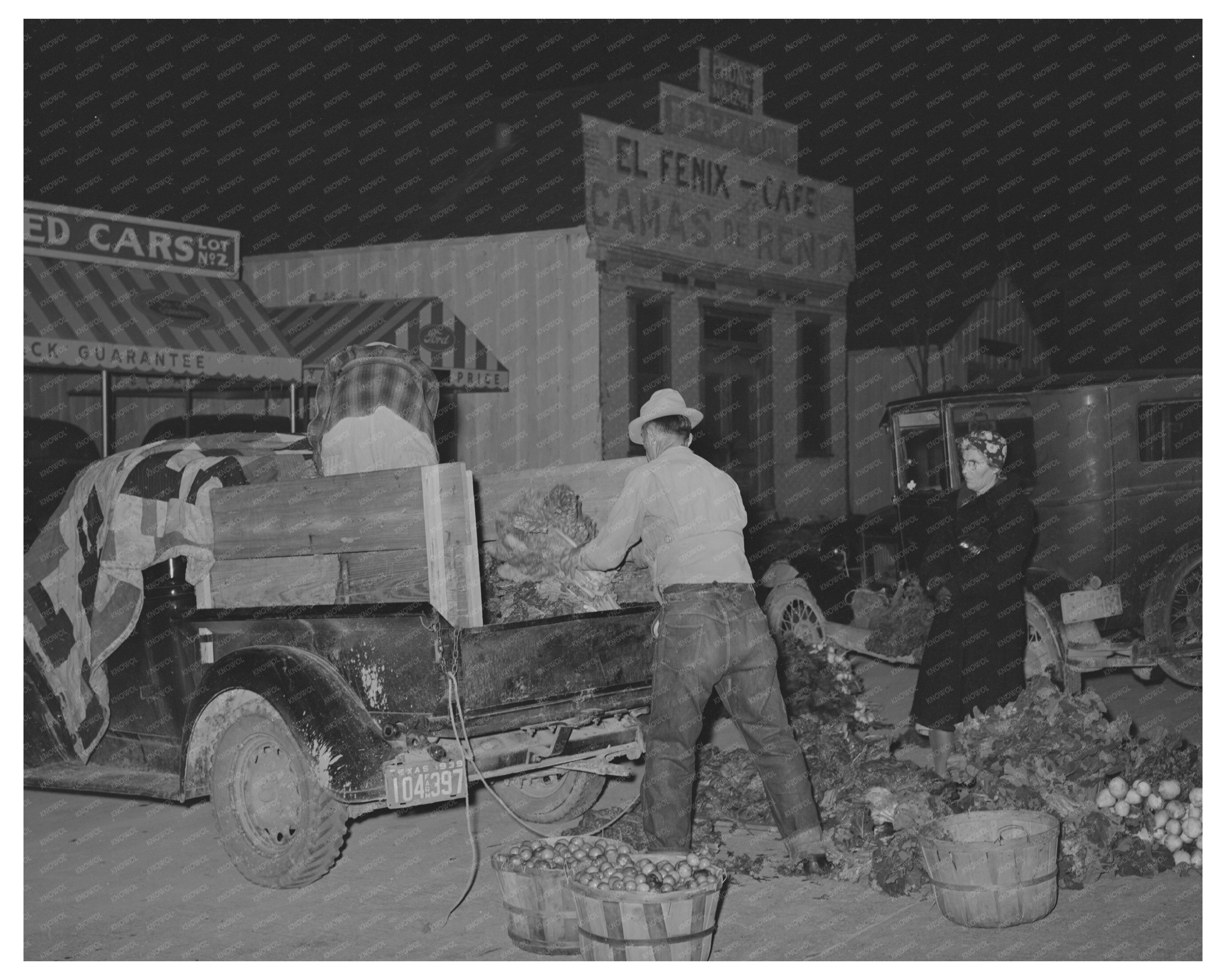 Trucker and Buyer at San Angelo Farmers Market 1939