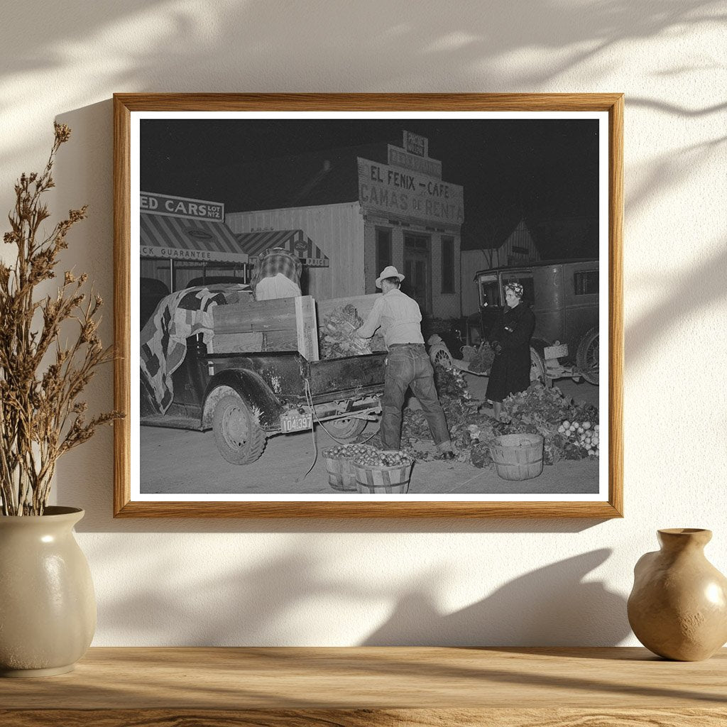 Trucker and Buyer at San Angelo Farmers Market 1939
