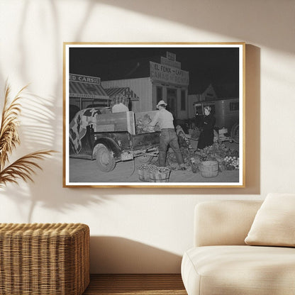 Trucker and Buyer at San Angelo Farmers Market 1939