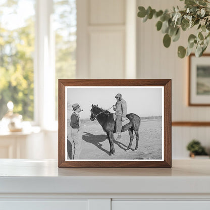 Pomp Hall Converses with Neighbor in Oklahoma 1940