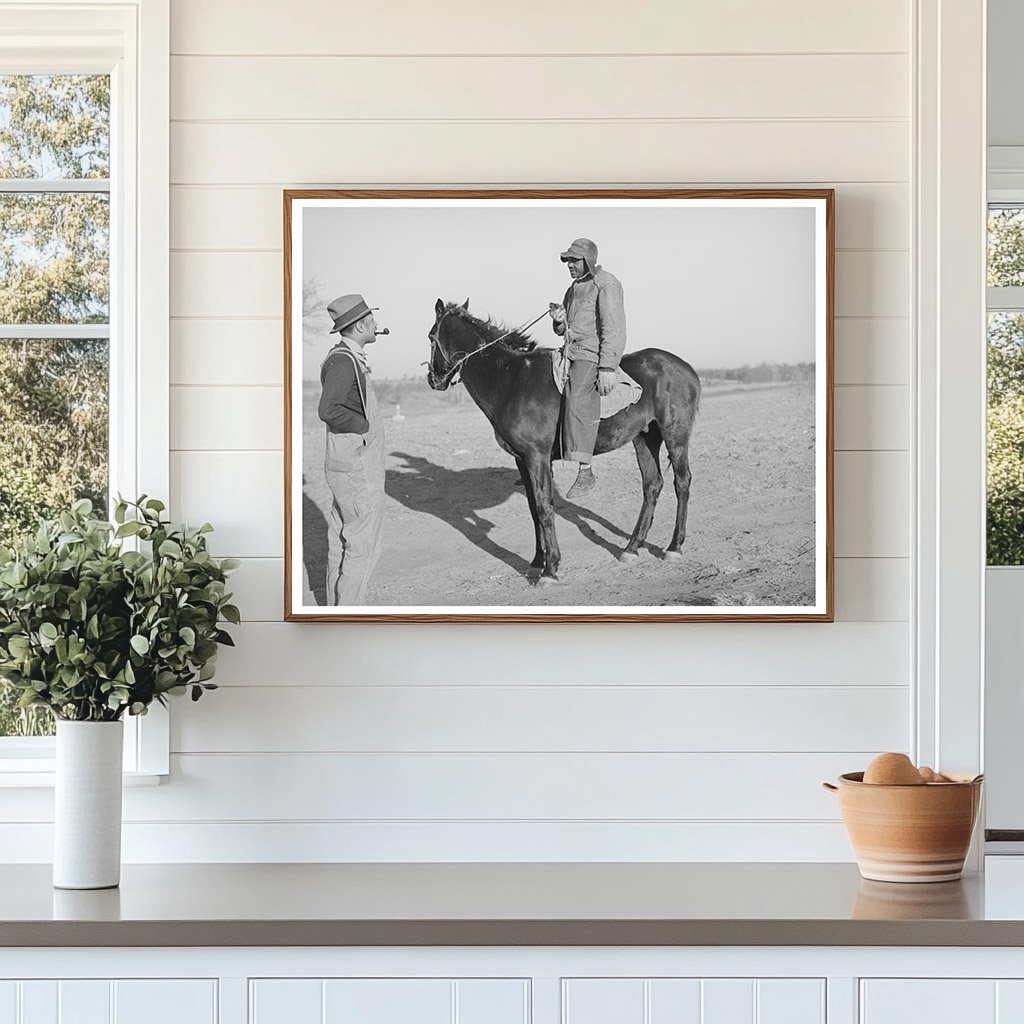 Pomp Hall Converses with Neighbor in Oklahoma 1940